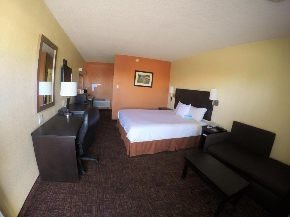 King Room - Non-Smoking interior